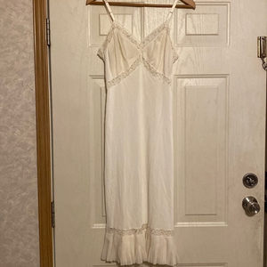 Vintage Vanity Fair lace slip with nylon tricot fabric